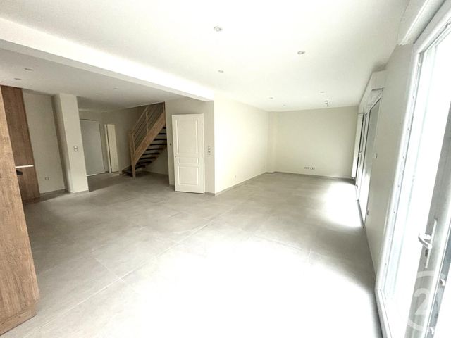 Maison &agrave; louer - 5 pi&egrave;ces - 138 m2 - Chateauneuf Sur Loire - 45 - CENTRE