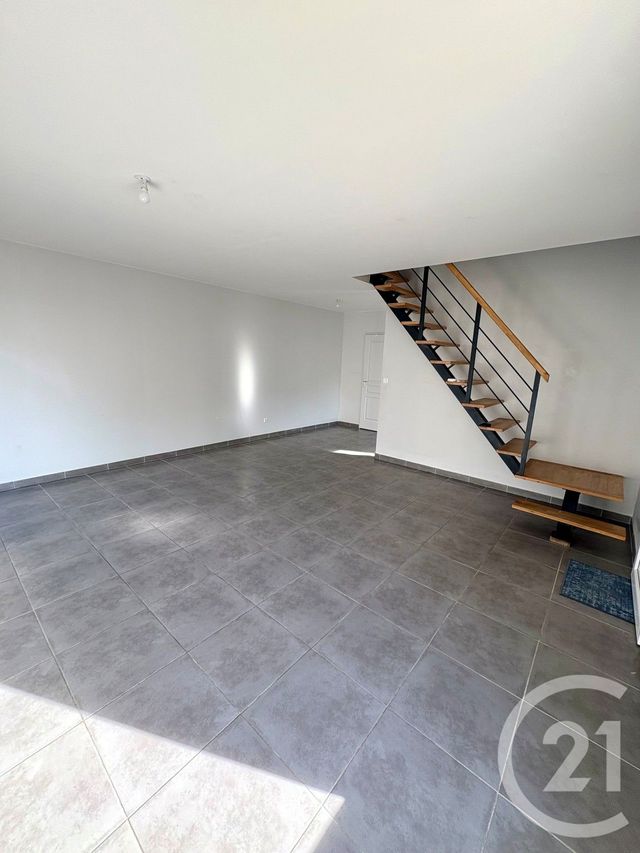 Maison &agrave; louer - 3 pi&egrave;ces - 74,26 m2 - St Denis De L Hotel - 45 - CENTRE