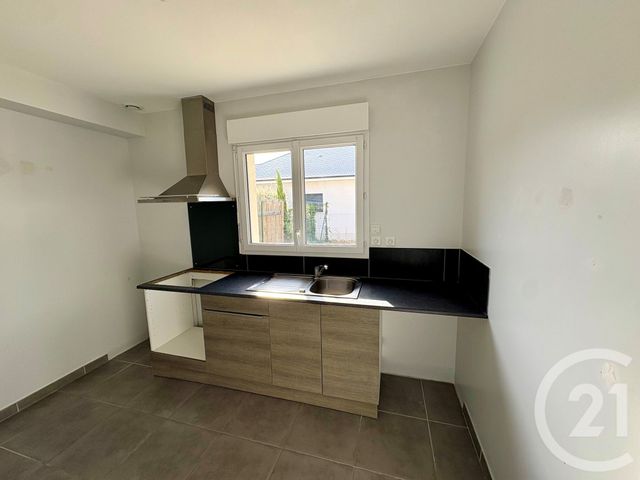 Maison &agrave; louer - 3 pi&egrave;ces - 74,26 m2 - St Denis De L Hotel - 45 - CENTRE