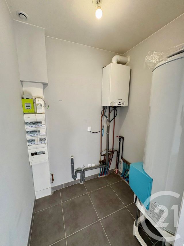 Maison &agrave; louer - 3 pi&egrave;ces - 74,26 m2 - St Denis De L Hotel - 45 - CENTRE