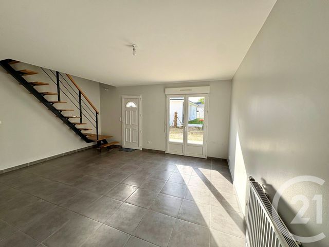 Maison &agrave; louer - 3 pi&egrave;ces - 74,26 m2 - St Denis De L Hotel - 45 - CENTRE