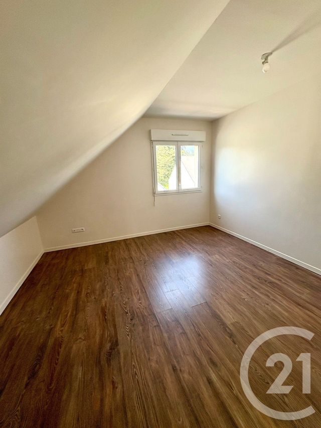 Maison &agrave; louer - 3 pi&egrave;ces - 74,26 m2 - St Denis De L Hotel - 45 - CENTRE