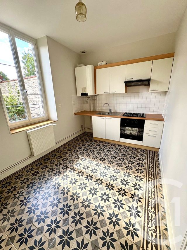 Appartement F3 &agrave; louer - 3 pi&egrave;ces - 83 m2 - St Benoit Sur Loire - 45 - CENTRE