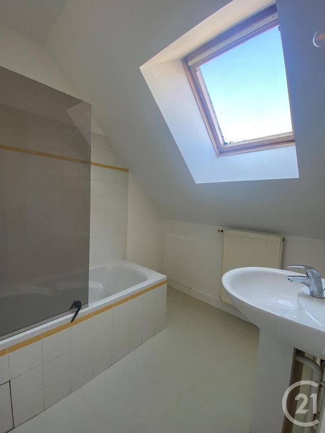 Maison &agrave; louer - 3 pi&egrave;ces - 72 m2 - Chateauneuf Sur Loire - 45 - CENTRE