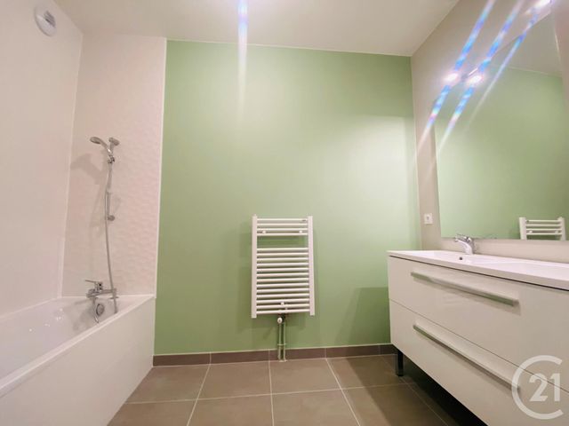 Appartement F3 &agrave; louer - 3 pi&egrave;ces - 65,50 m2 - Saran - 45 - CENTRE