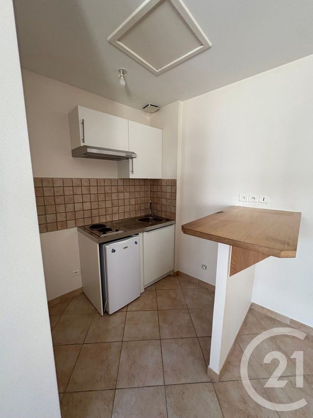 Appartement F1 &agrave; louer - 1 pi&egrave;ce - 24,10 m2 - Chateauneuf Sur Loire - 45 - CENTRE