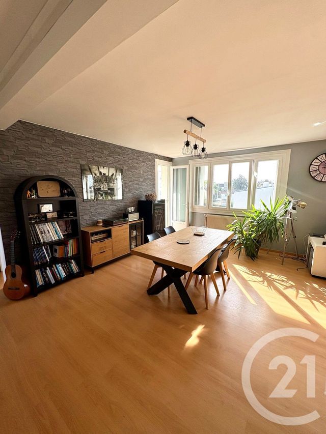 Appartement F3 &agrave; louer - 3 pi&egrave;ces - 71 m2 - St Jean De La Ruelle - 45 - CENTRE