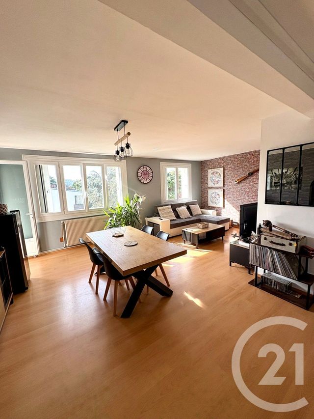 Appartement F3 &agrave; louer - 3 pi&egrave;ces - 71 m2 - St Jean De La Ruelle - 45 - CENTRE