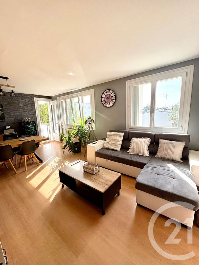 Appartement F3 &agrave; louer - 3 pi&egrave;ces - 71 m2 - St Jean De La Ruelle - 45 - CENTRE