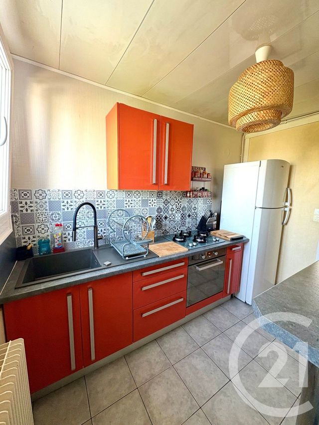 Appartement F3 &agrave; louer - 3 pi&egrave;ces - 71 m2 - St Jean De La Ruelle - 45 - CENTRE
