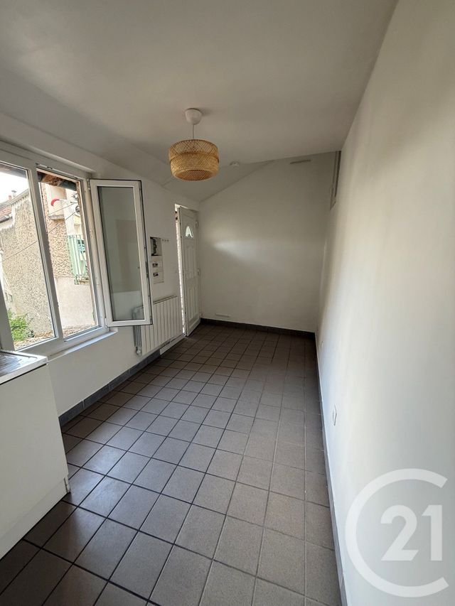 Appartement Studio &agrave; louer - 1 pi&egrave;ce - 12,24 m2 - Viry Chatillon - 91 - ILE-DE-FRANCE