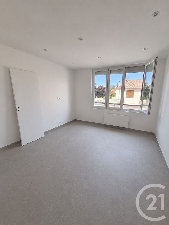 Appartement &agrave; louer - 2 pi&egrave;ces - 55 m2 - Thiais - 94 - ILE-DE-FRANCE