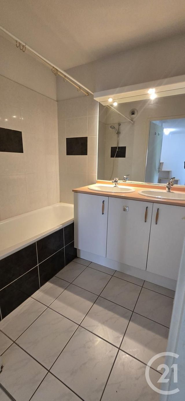 Appartement F3 &agrave; louer - 3 pi&egrave;ces - 67 m2 - Rodez - 12 - MIDI-PYRENEES