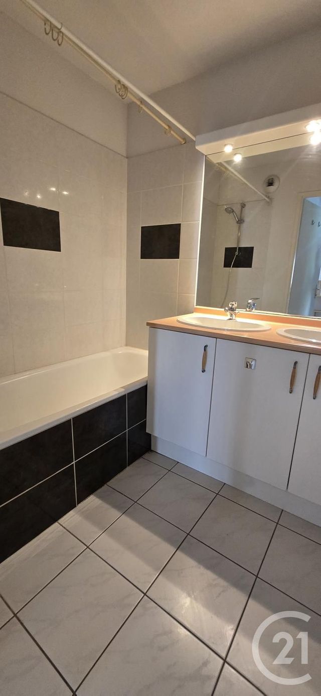 Appartement F3 &agrave; louer - 3 pi&egrave;ces - 67 m2 - Rodez - 12 - MIDI-PYRENEES