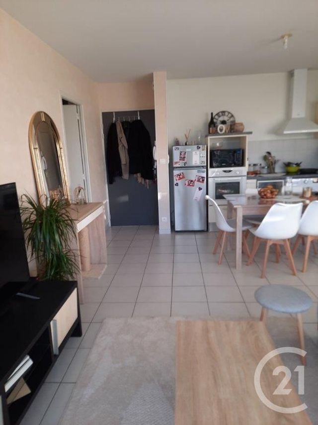 Appartement F3 &agrave; louer - 3 pi&egrave;ces - 62,25 m2 - Rodez - 12 - MIDI-PYRENEES