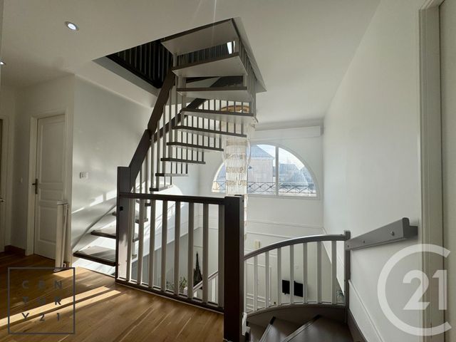 Maison à louer - 6 pièces - 227,10 m2 - Bailly Romainvilliers - 77 - ILE-DE-FRANCE