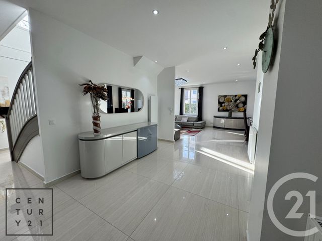 Maison à louer - 6 pièces - 227,10 m2 - Bailly Romainvilliers - 77 - ILE-DE-FRANCE