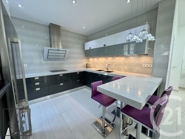 Maison à louer - 6 pièces - 227,10 m2 - Bailly Romainvilliers - 77 - ILE-DE-FRANCE