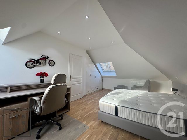 Maison à louer - 6 pièces - 227,10 m2 - Bailly Romainvilliers - 77 - ILE-DE-FRANCE