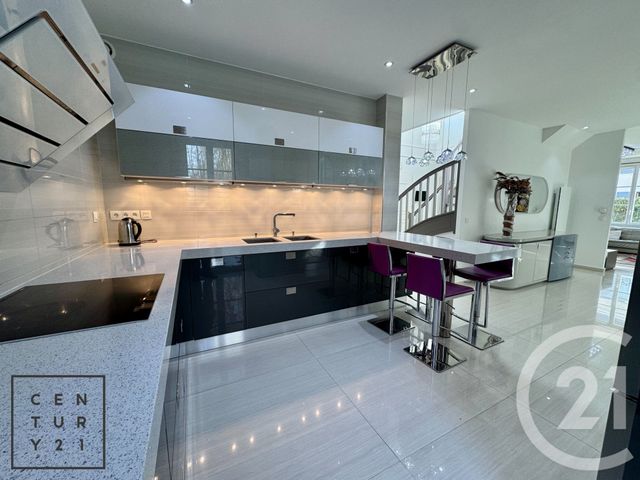 Maison à louer - 6 pièces - 227,10 m2 - Bailly Romainvilliers - 77 - ILE-DE-FRANCE