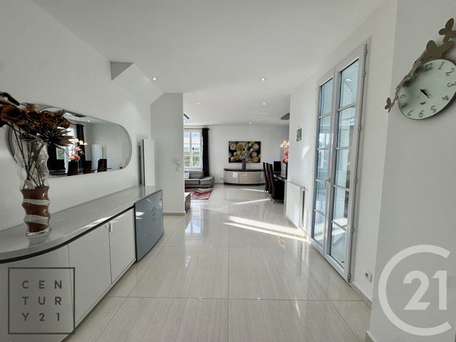 Maison à louer - 6 pièces - 227,10 m2 - Bailly Romainvilliers - 77 - ILE-DE-FRANCE