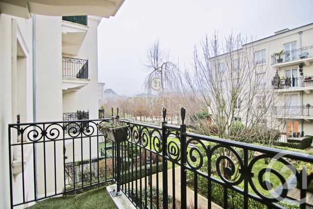 Appartement a louer - 4 pièce(s) - 102.7 m2 - Surfyn