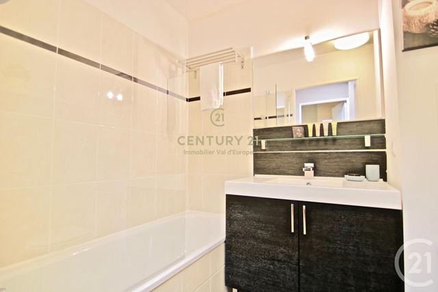 Appartement a louer - 4 pièce(s) - 102.7 m2 - Surfyn