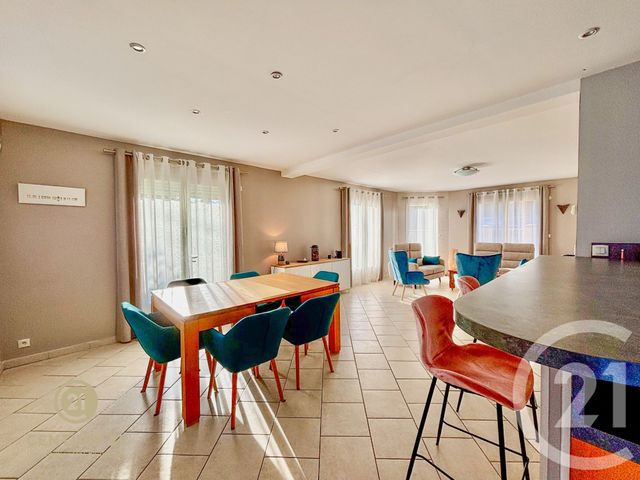 Maison à vendre - 7 pièces - 177,33 m2 - Montceaux Les Meaux - 77 - ILE-DE-FRANCE