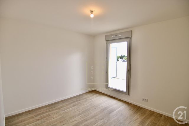 Appartement F4 &agrave; louer - 4 pi&egrave;ces - 77,60 m2 - Ozoir La Ferriere - 77 - ILE-DE-FRANCE