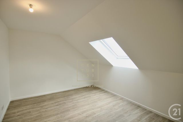Appartement F4 &agrave; louer - 4 pi&egrave;ces - 77,60 m2 - Ozoir La Ferriere - 77 - ILE-DE-FRANCE