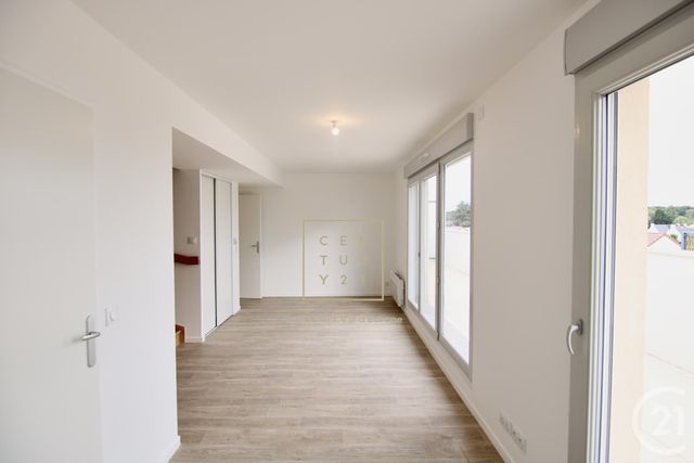 Appartement F4 &agrave; louer - 4 pi&egrave;ces - 77,60 m2 - Ozoir La Ferriere - 77 - ILE-DE-FRANCE