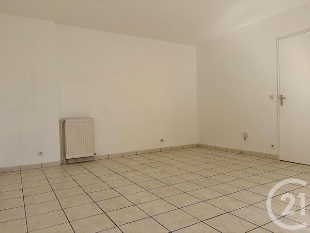 Appartement F4 &agrave; louer - 4 pi&egrave;ces - 75,05 m2 - Chanteloup En Brie - 77 - ILE-DE-FRANCE