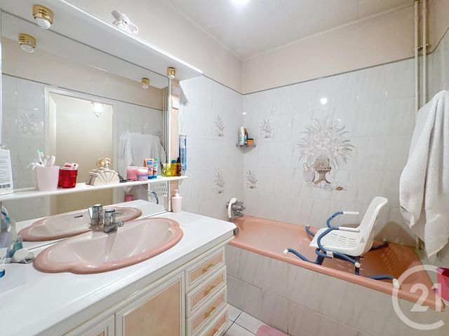 Appartement F3 à vendre - 3 pièces - 69,01 m2 - Montereau Fault Yonne - 77 - ILE-DE-FRANCE