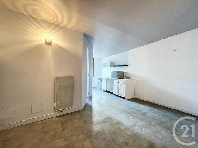 Appartement à vendre - 2 pièces - 28,12 m2 - Montereau Fault Yonne - 77 - ILE-DE-FRANCE