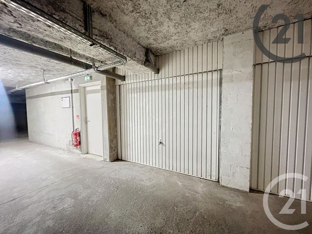 Parking à louer - 12,90 m2 - Montereau Fault Yonne - 77 - ILE-DE-FRANCE