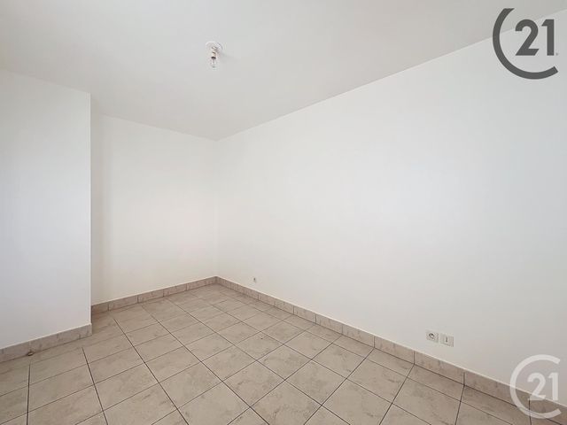Appartement F2 à vendre - 2 pièces - 43 m2 - Montereau Fault Yonne - 77 - ILE-DE-FRANCE