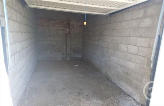 Parking &agrave; louer - 12 m2 - Montereau Fault Yonne - 77 - ILE-DE-FRANCE