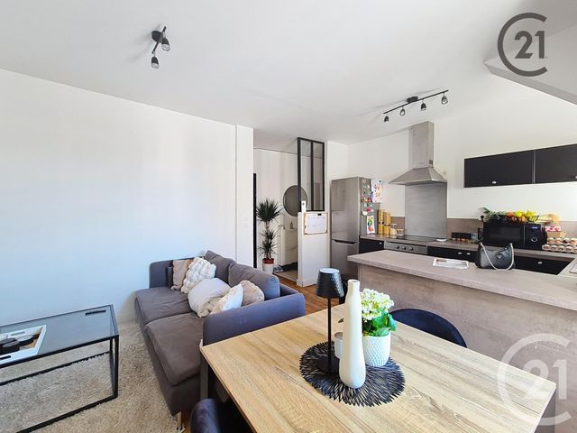 Appartement F3 &agrave; louer - 3 pi&egrave;ces - 56,60 m2 - Montereau Fault Yonne - 77 - ILE-DE-FRANCE