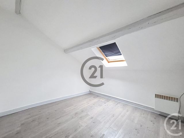 Appartement F1 &agrave; louer - 1 pi&egrave;ce - 18 m2 - Montereau Fault Yonne - 77 - ILE-DE-FRANCE
