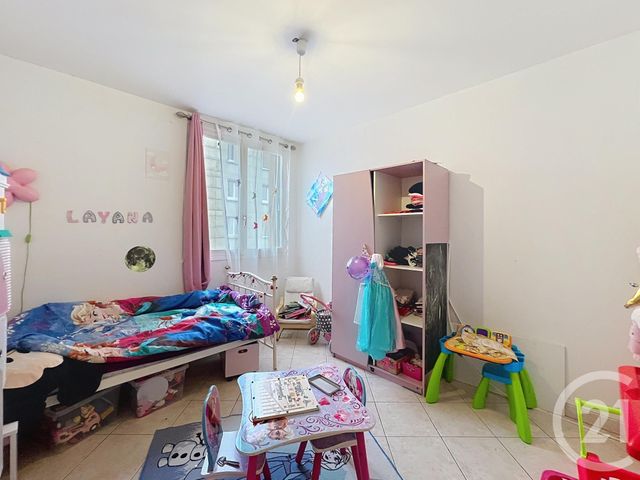 Appartement F4 &agrave; vendre - 4 pi&egrave;ces - 76,99 m2 - Montereau Fault Yonne - 77 - ILE-DE-FRANCE