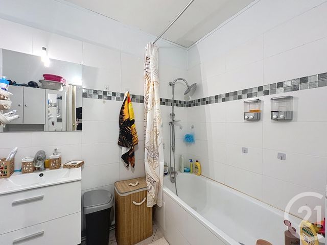 Appartement F4 &agrave; vendre - 4 pi&egrave;ces - 76,99 m2 - Montereau Fault Yonne - 77 - ILE-DE-FRANCE