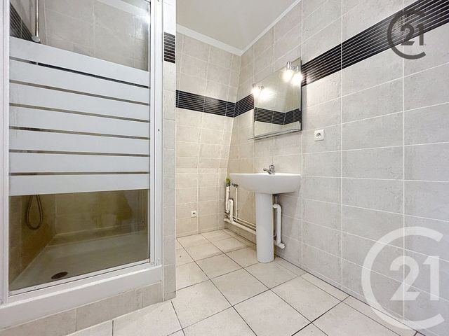 Appartement F3 &agrave; vendre - 3 pi&egrave;ces - 63,31 m2 - Montereau Fault Yonne - 77 - ILE-DE-FRANCE