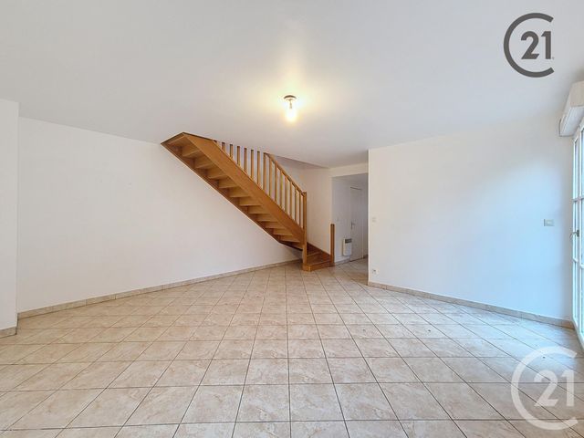 Appartement F4 &agrave; louer - 4 pi&egrave;ces - 89 m2 - Montereau Fault Yonne - 77 - ILE-DE-FRANCE