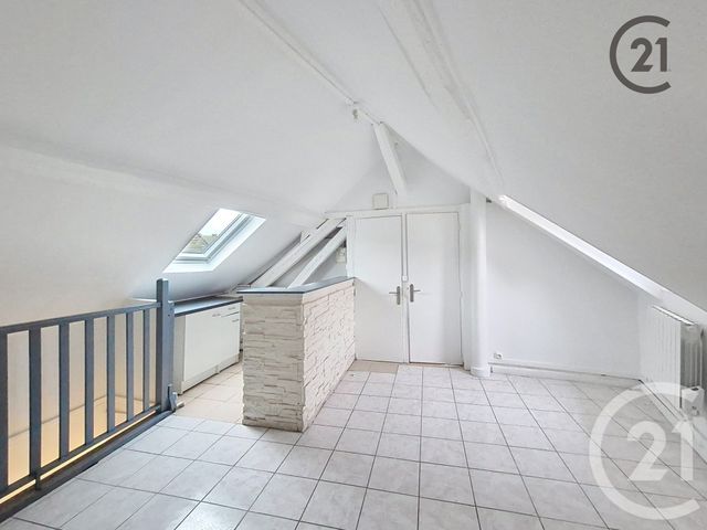 Appartement F1 &agrave; louer - 1 pi&egrave;ce - 16,35 m2 - Montereau Fault Yonne - 77 - ILE-DE-FRANCE