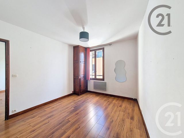 Appartement &agrave; louer - 3 pi&egrave;ces - 52 m2 - Montereau Fault Yonne - 77 - ILE-DE-FRANCE