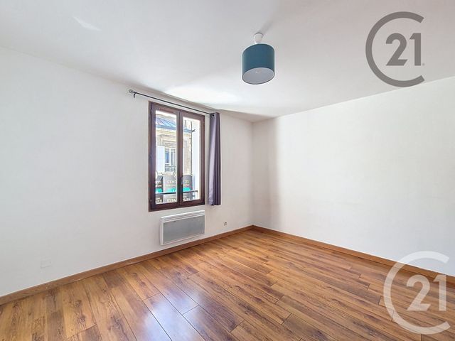 Appartement &agrave; louer - 3 pi&egrave;ces - 52 m2 - Montereau Fault Yonne - 77 - ILE-DE-FRANCE