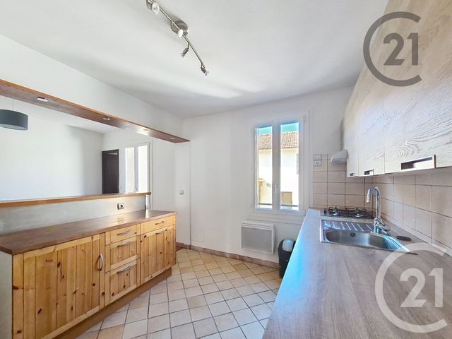 Appartement &agrave; louer - 3 pi&egrave;ces - 52 m2 - Montereau Fault Yonne - 77 - ILE-DE-FRANCE