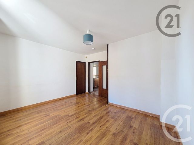 Appartement &agrave; louer - 3 pi&egrave;ces - 52 m2 - Montereau Fault Yonne - 77 - ILE-DE-FRANCE