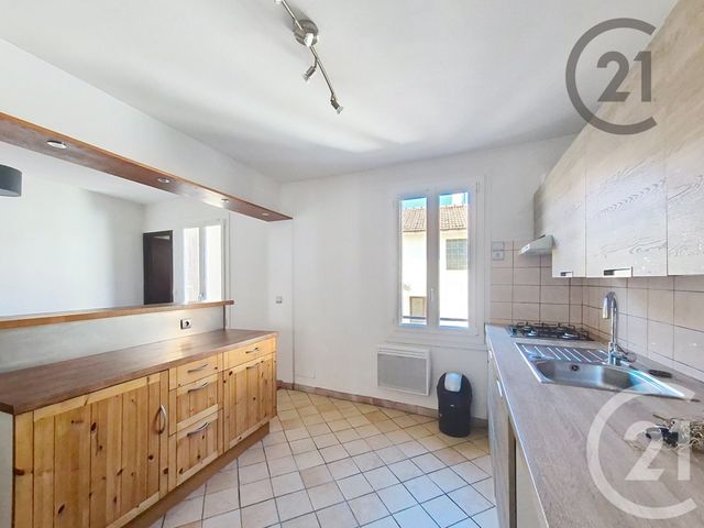 Appartement &agrave; louer - 3 pi&egrave;ces - 52 m2 - Montereau Fault Yonne - 77 - ILE-DE-FRANCE