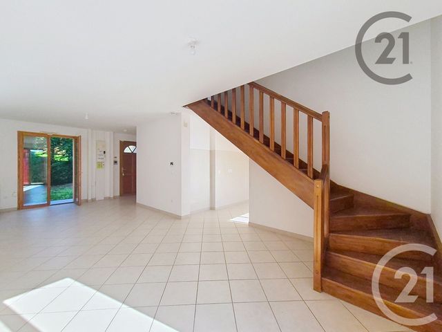 Maison &agrave; louer - 4 pi&egrave;ces - 89,16 m2 - Montereau Fault Yonne - 77 - ILE-DE-FRANCE